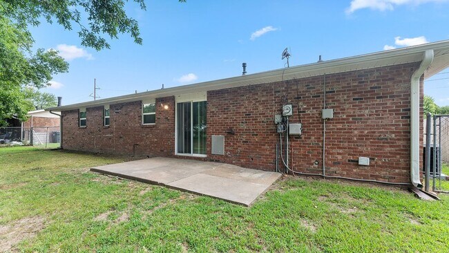 Building Photo - "Charming 3-Bedroom Home on Joye Street wi...