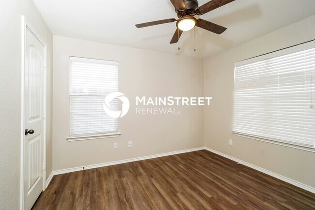 Building Photo - 3 Bedroom Pet-Friendly Home in Hutto, TX with Main Street Renewal