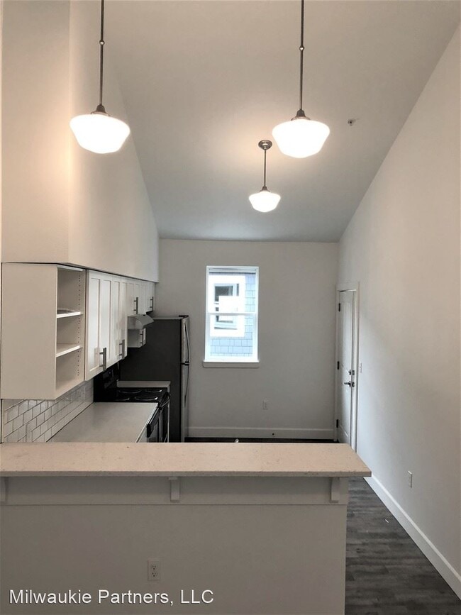 Building Photo - 7510 SE Milwaukie Ave