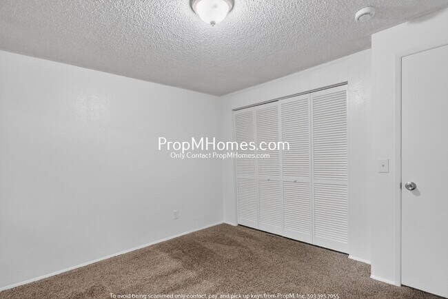 Building Photo - Three Bedroom Home in NE!