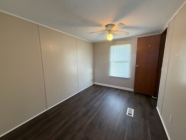 Building Photo - 941 N Bucks Pocket Rd SE