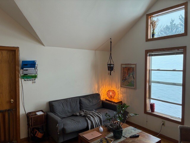 Building Photo - 1144 E Mifflin St