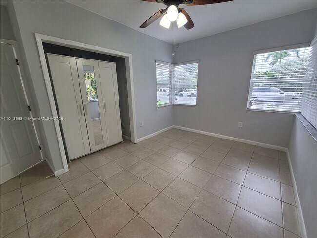 Building Photo - 8839 SW 28th St