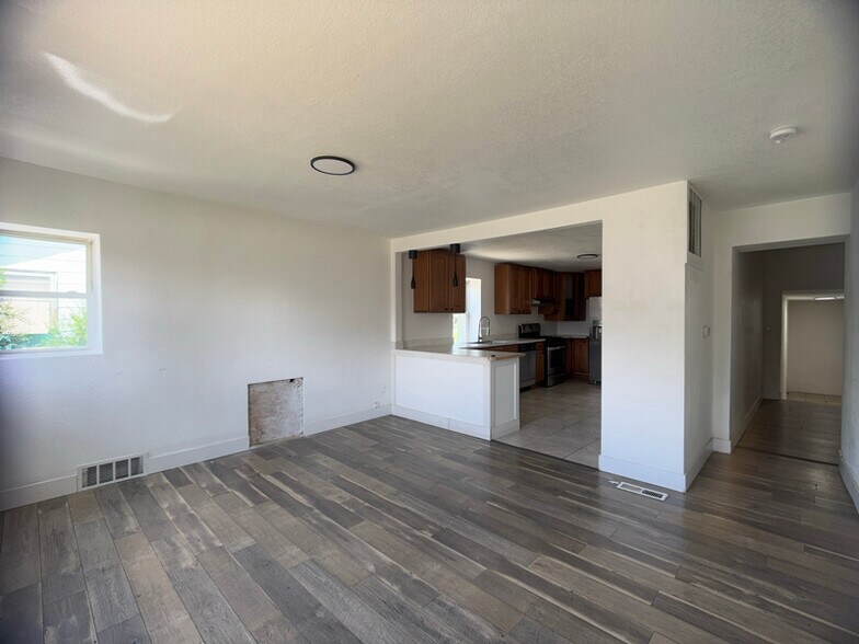 Building Photo - 4950 Milwaukee St