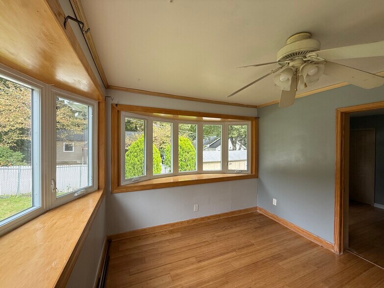 front foyer - 28 Lake Rd