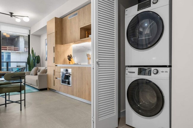 Building Photo - 11 NE 6th St