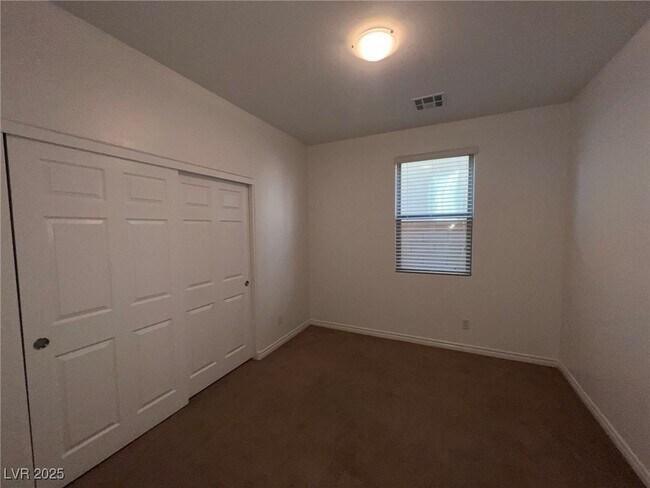 Building Photo - 3212 Daffodil Ridge St