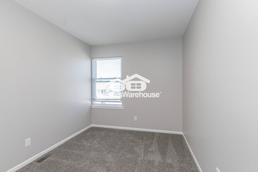 Building Photo - 145 N Crest Dr