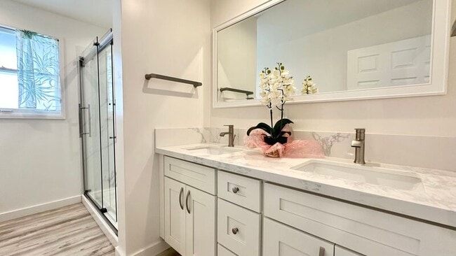 Building Photo - 2340 University Ave