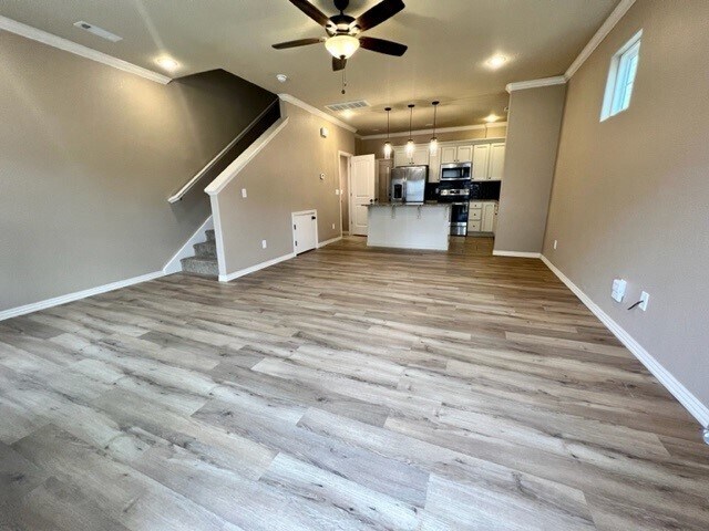 Building Photo - 892 W Hughes St