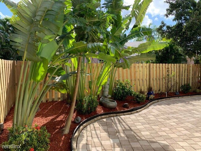 Building Photo - 3 br, 2 bath House - 202 Wedgewood Cir