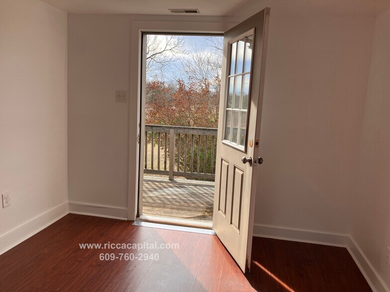 Building Photo - 685 Egg Harbor Rd