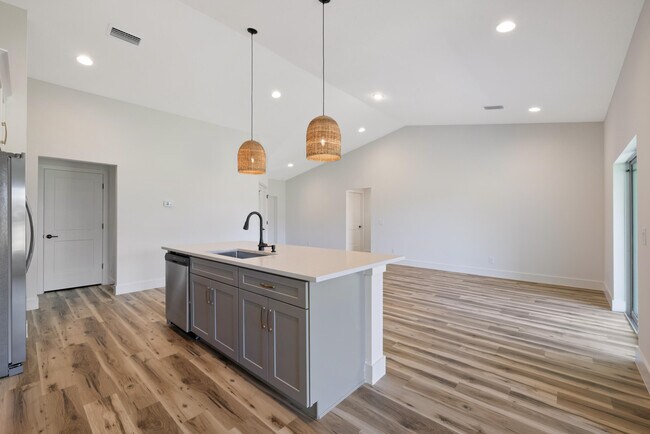 Building Photo - 2779 Quentin Ave SE