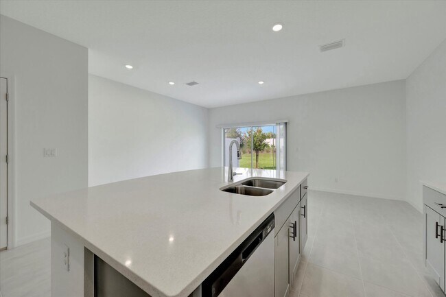 Building Photo - New - Never Lived In Townhome - Lakewood R...