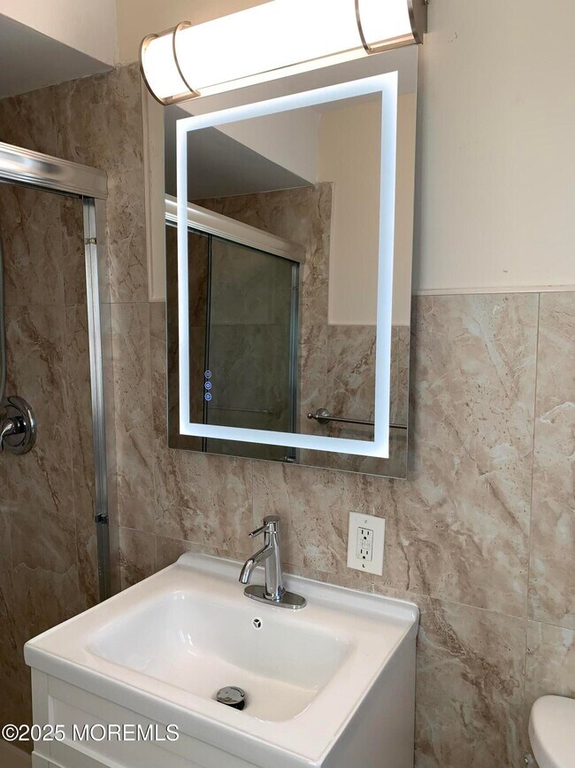 Building Photo - 32 Manchester Ct