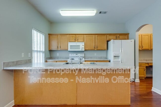 Building Photo - 553 Rosedale Ave