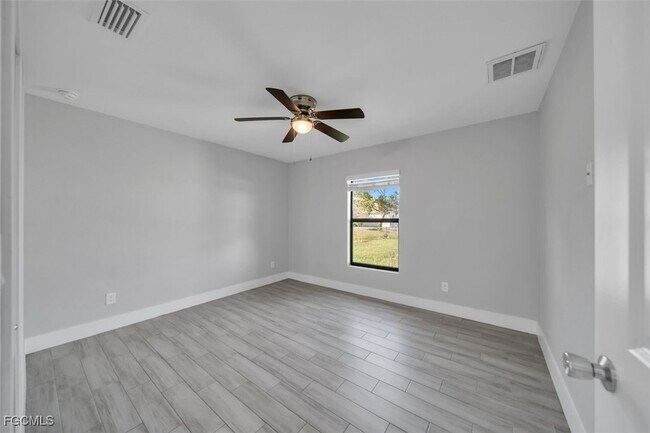 Building Photo - 919 NE 35th Ln