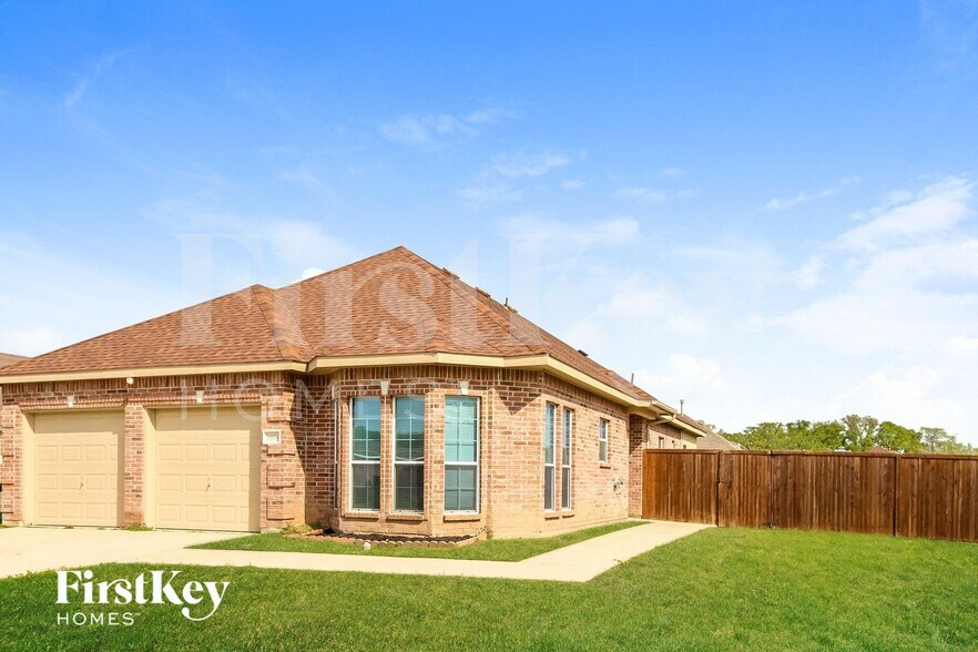 Building Photo - 2925 Oakshire St