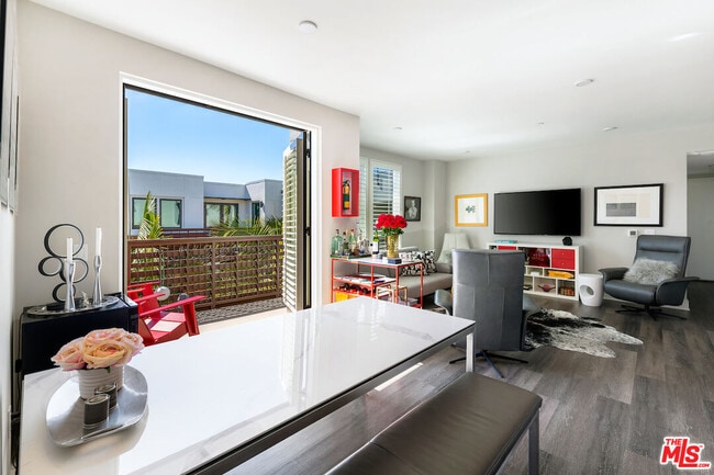 Building Photo - 6030 S Seabluff Dr