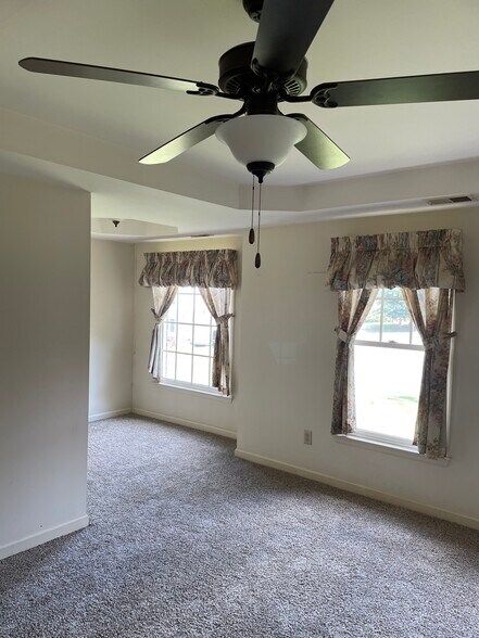 Building Photo - 208 Cambridge Plz