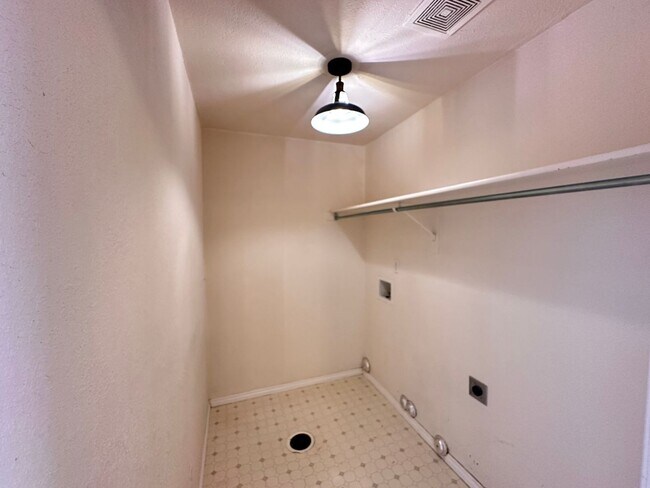 Building Photo - Amazing Townhome with Spectacular Views for Rent in Draper!