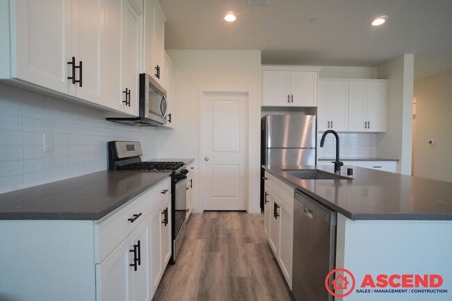 Building Photo - 3 Bedroom Home off Coffee Rd and 7th Stand...