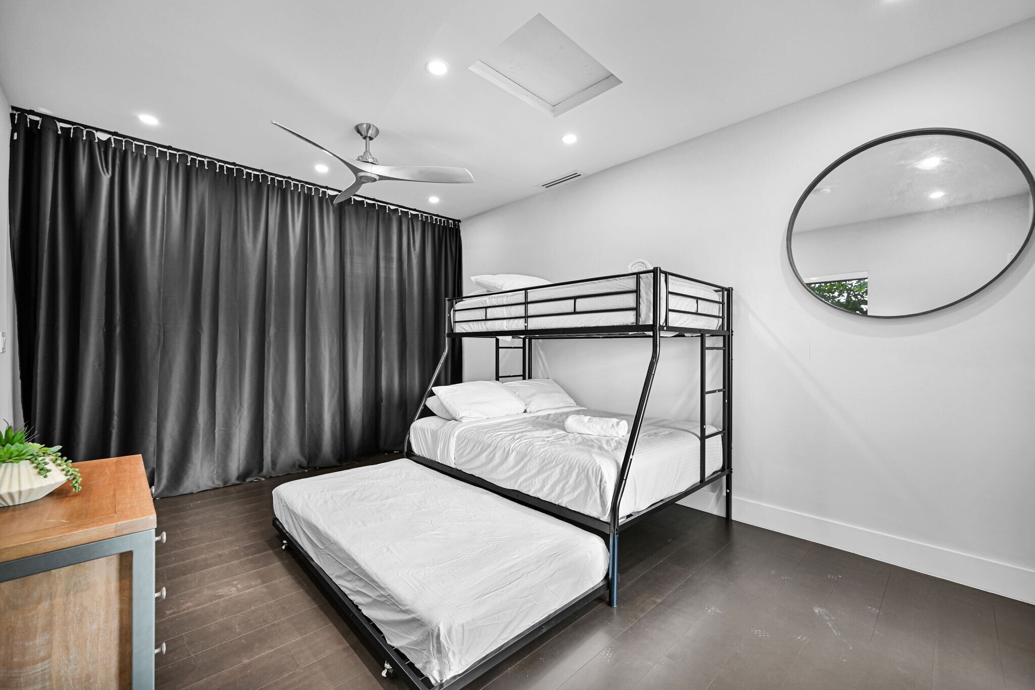 Building Photo - 150 NE 50th Ter