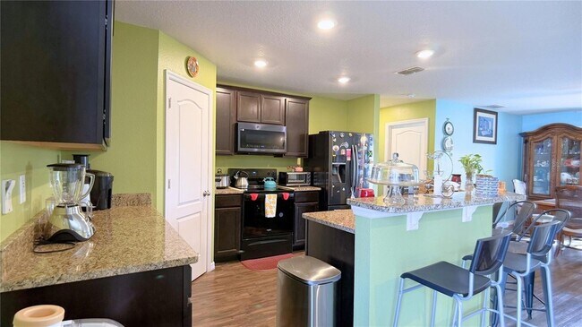 Building Photo - 35901 Joewood Ave