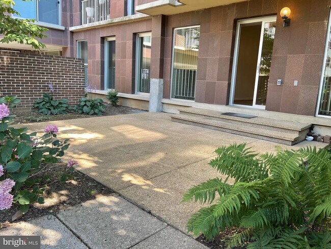 Building Photo - 520 N St SW