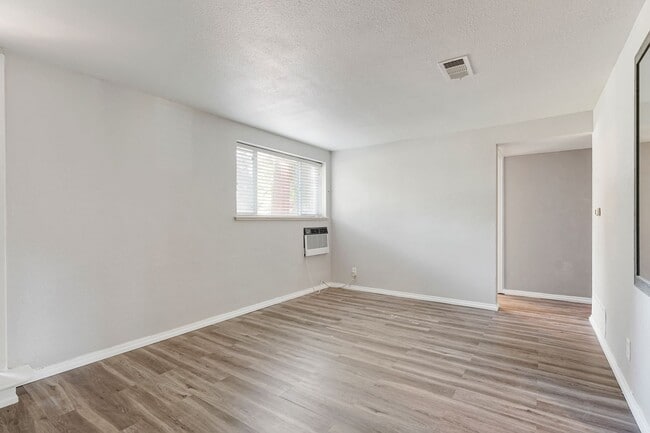 Building Photo - Adorable 1 bedroom apartment on first floor