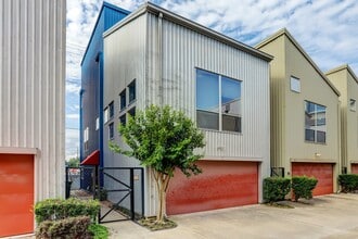Building Photo - 835 Saulnier St