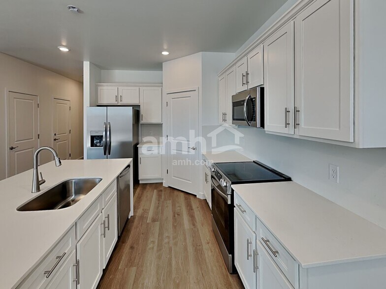 Building Photo - 6462 E Paseo Alga