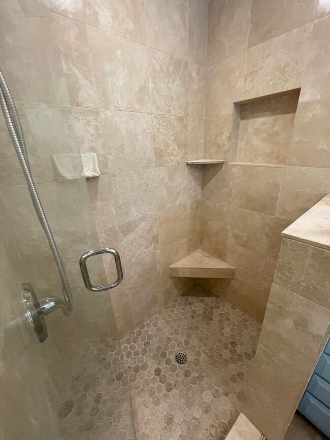 Building Photo - Awesome home on massive lot, 55+ community