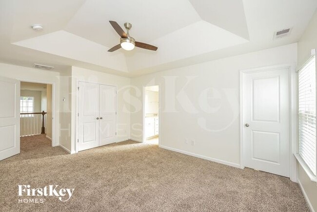 Building Photo - 736 Redbud Ln