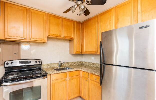 Building Photo - 708 W Bittersweet Pl