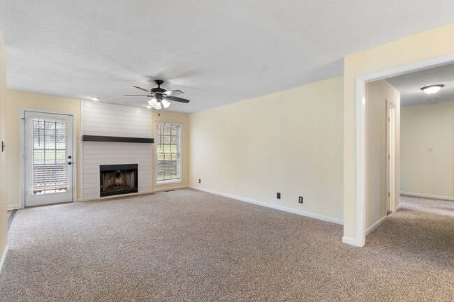Building Photo - 1037 Persimmon Ct