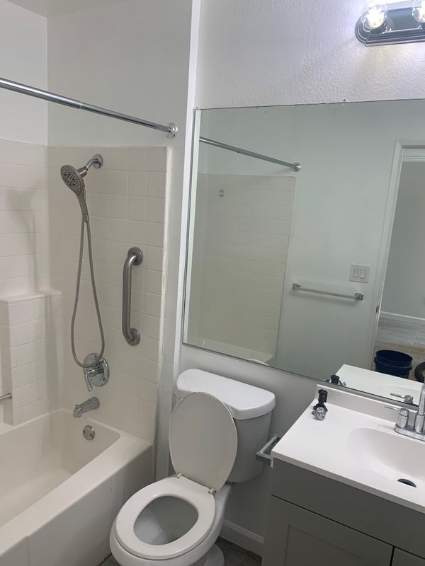 Building Photo - 16377 Lakeshore Dr