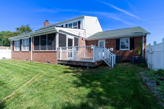 Building Photo - 3449 Petunia Cres