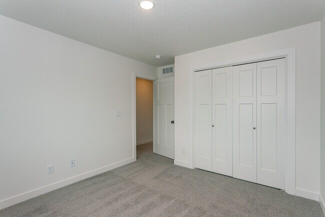Building Photo - 3105 Bracken Pl