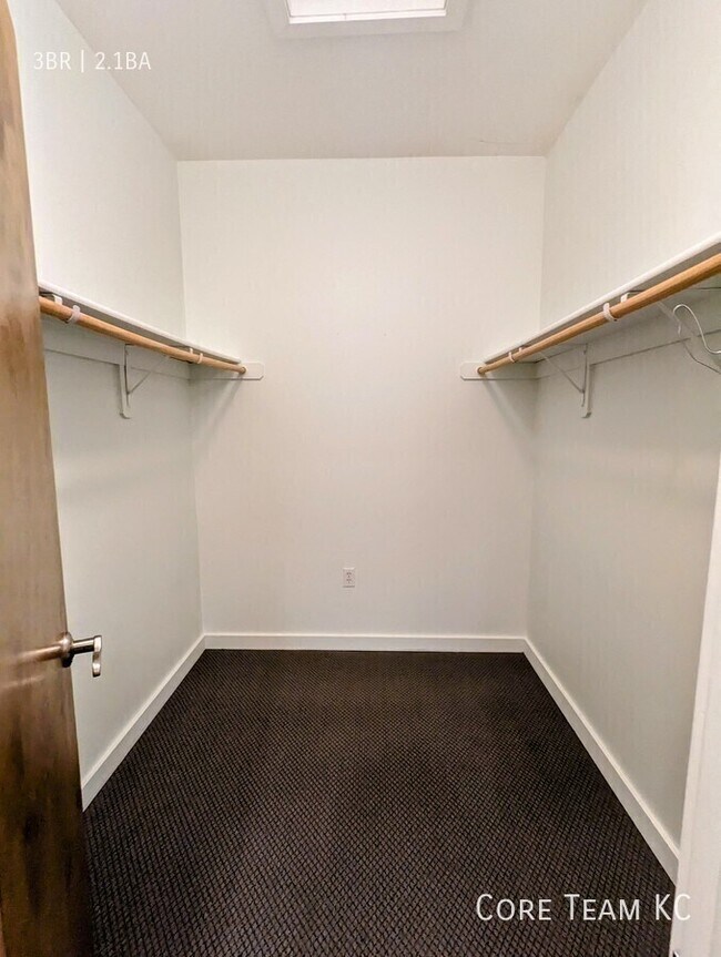 Building Photo - 2911 Cherry St