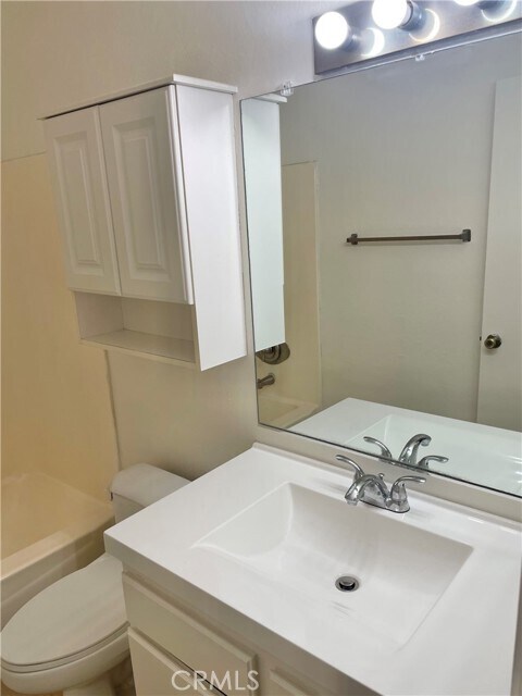 Building Photo - 444 W Huntington Dr