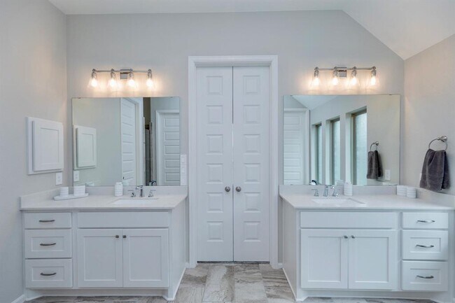 Building Photo - 30103 Aralia Dr