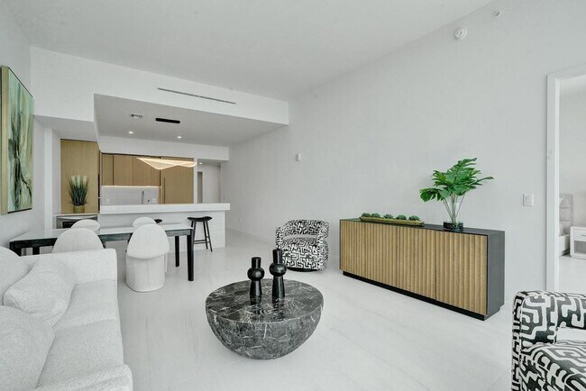 Building Photo - 900 N Ocean Blvd