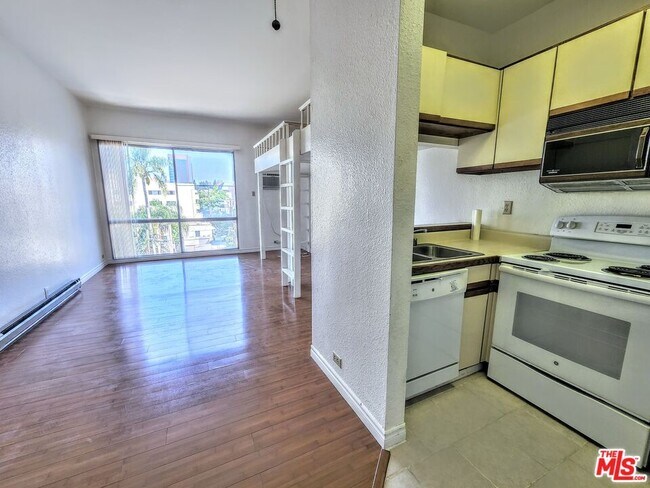 Building Photo - 1440 Veteran Ave