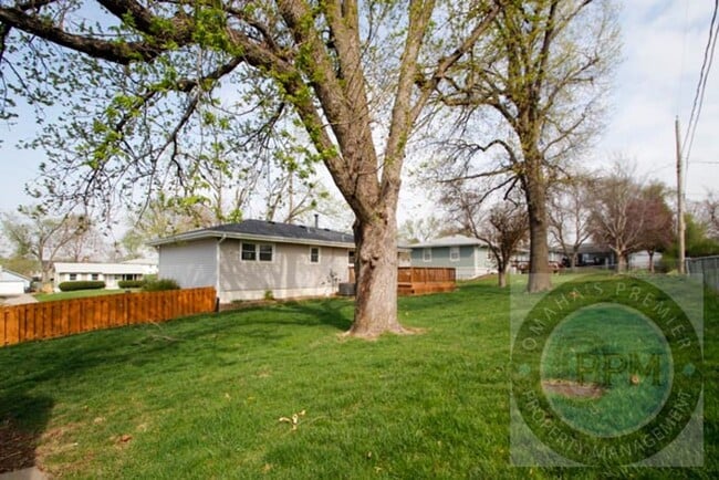 Building Photo - Discover this 3- Bd, 2.5-Ba Omaha, NE,