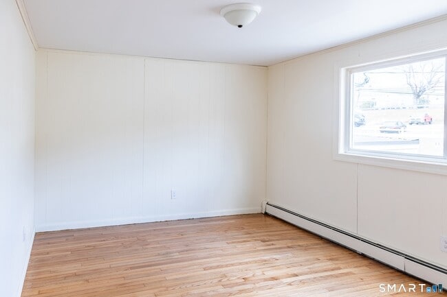 Building Photo - 84 Front St