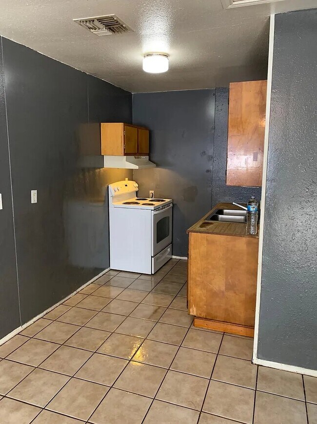 Building Photo - 102 San Diego St
