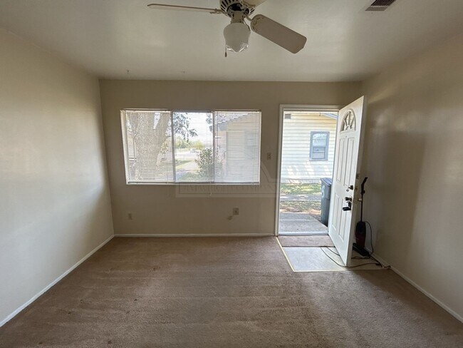 Building Photo - 1406 Bundrant Dr