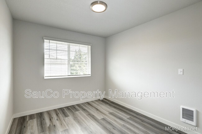 Building Photo - 2560 Hawthorne St