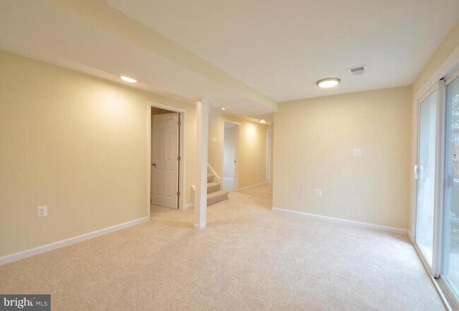 Building Photo - 14006 Mapledale Ave